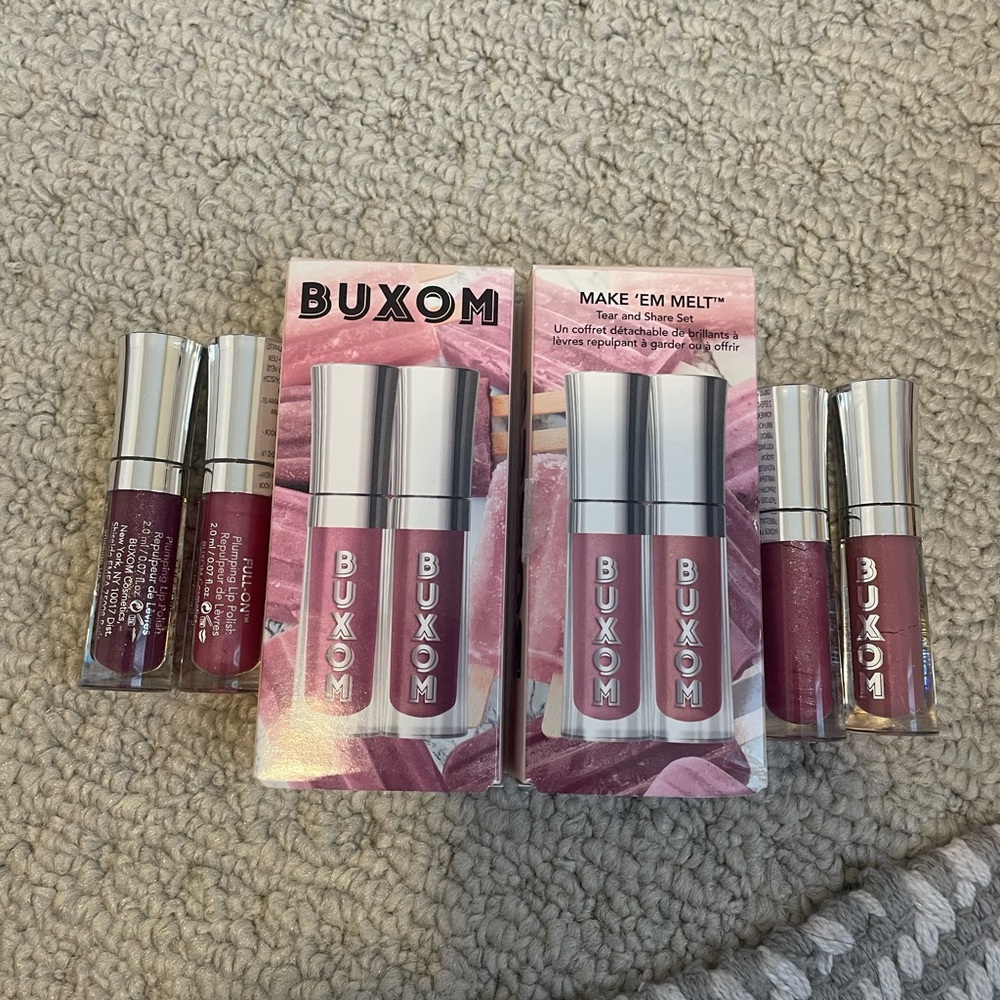 Buxom plumping lipgloss